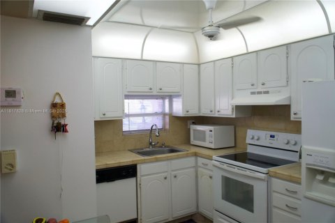 Condominio en venta en Pembroke Pines, Florida, 1 dormitorio, 83.61 m2 № 1936020 - foto 4