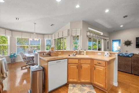 House in Hernando Beach, Florida 3 bedrooms, 158.49 sq.m. № 1736818 - photo 19