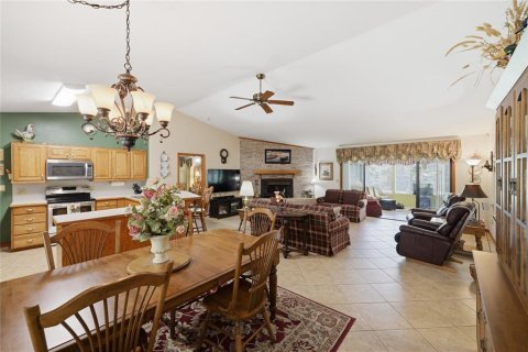 House in Melrose, Florida 3 bedrooms, 148.09 sq.m. № 2215642 - photo 12