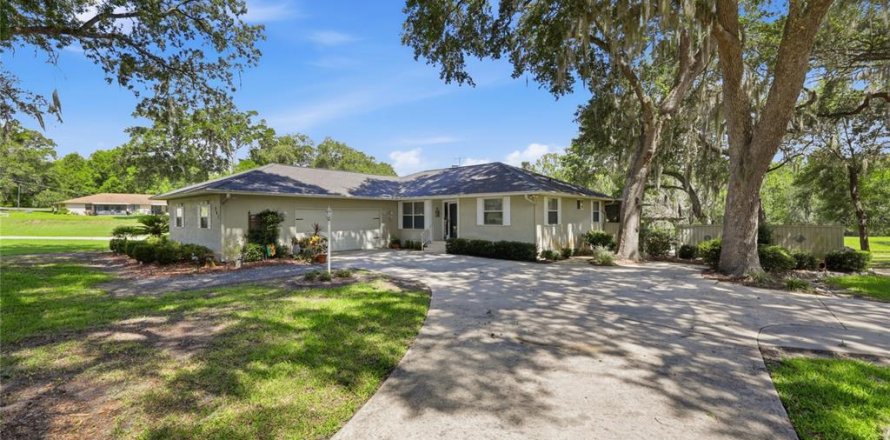 House in Melrose, Florida 3 bedrooms, 148.09 sq.m. № 2215642
