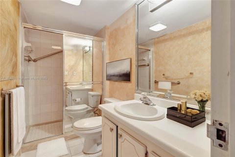 Copropriété à vendre à Aventura, Floride: 2 chambres, 121.52 m2 № 1923089 - photo 15