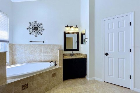 Villa ou maison à louer à Tampa, Floride: 3 chambres, 187.94 m2 № 2411576 - photo 10