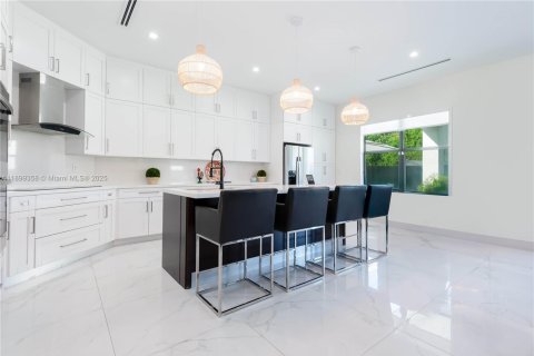 Casa en alquiler en Palmetto Bay, Florida, 4 dormitorios, 222.78 m2 № 1952169 - foto 9