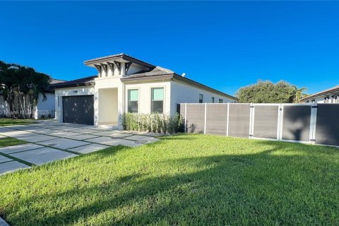 Casa en alquiler en Palmetto Bay, Florida, 4 dormitorios, 222.78 m2 № 1952169 - foto 2