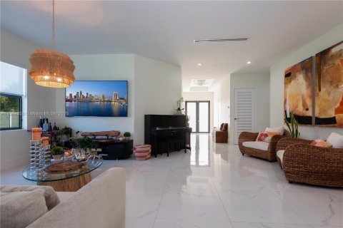 Casa en alquiler en Palmetto Bay, Florida, 4 dormitorios, 222.78 m2 № 1952169 - foto 6