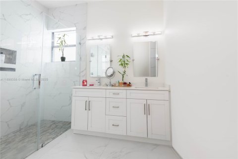 Casa en alquiler en Palmetto Bay, Florida, 4 dormitorios, 222.78 m2 № 1952169 - foto 23