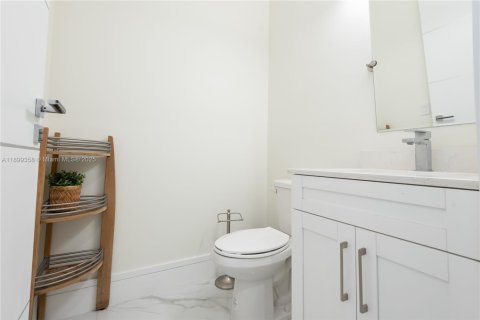 Casa en alquiler en Palmetto Bay, Florida, 4 dormitorios, 222.78 m2 № 1952169 - foto 19