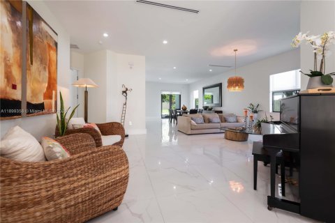 Casa en alquiler en Palmetto Bay, Florida, 4 dormitorios, 222.78 m2 № 1952169 - foto 3