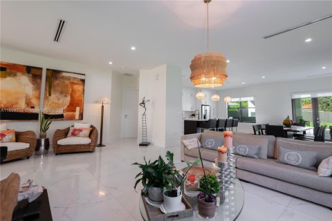 Casa en alquiler en Palmetto Bay, Florida, 4 dormitorios, 222.78 m2 № 1952169 - foto 4