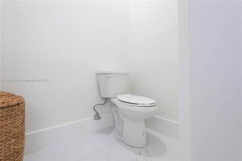 Casa en alquiler en Palmetto Bay, Florida, 4 dormitorios, 222.78 m2 № 1952169 - foto 25