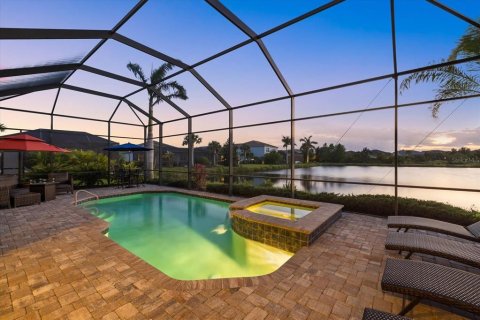 House in Lakewood Ranch, Florida 3 bedrooms, 228.91 sq.m. № 1659245 - photo 3