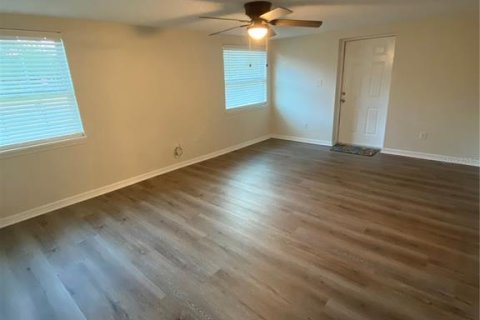 Casa en alquiler en Eustis, Florida, 3 dormitorios, 137.5 m2 № 2299620 - foto 2