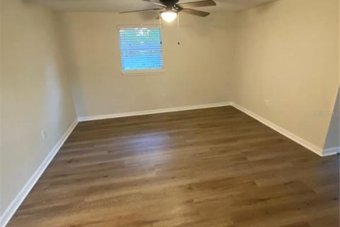 Casa en alquiler en Eustis, Florida, 3 dormitorios, 137.5 m2 № 2299620 - foto 4