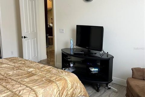 Casa en venta en Kissimmee, Florida, 5 dormitorios, 267.65 m2 № 1683086 - foto 20