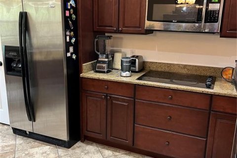Casa en venta en Kissimmee, Florida, 5 dormitorios, 267.65 m2 № 1683086 - foto 13