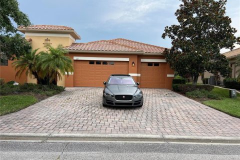 Casa en venta en Kissimmee, Florida, 5 dormitorios, 267.65 m2 № 1683086 - foto 1