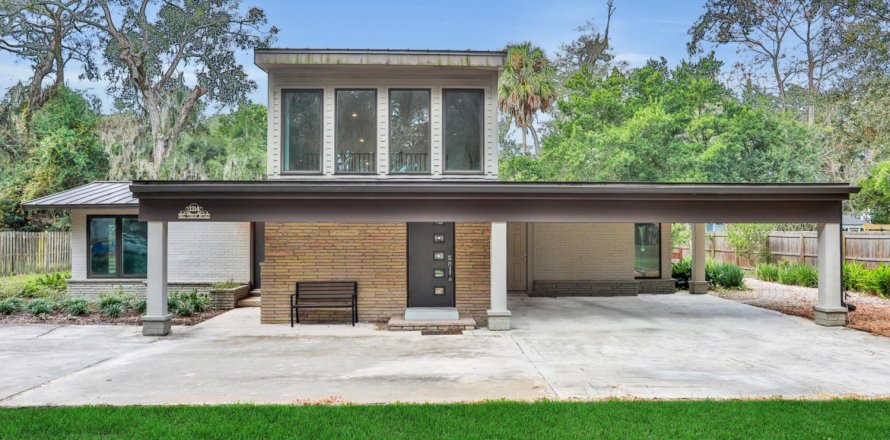 House in Neptune Beach, Florida 3 bedrooms, 164.72 sq.m. № 883086