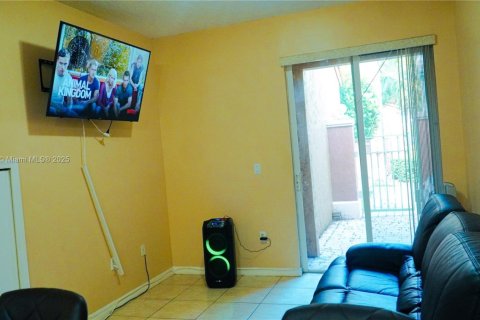 Condo in Pembroke Pines, Florida, 3 bedrooms  № 1806042 - photo 13