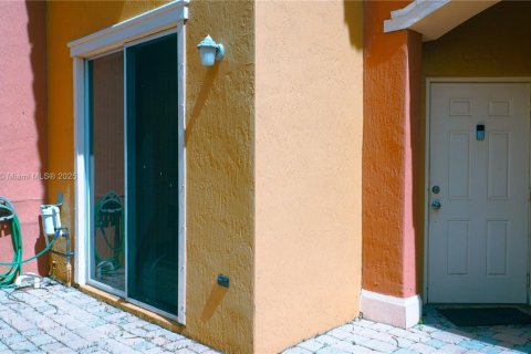 Condo in Pembroke Pines, Florida, 3 bedrooms  № 1806042 - photo 3