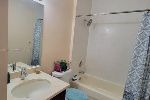 Condo in Pembroke Pines, Florida, 3 bedrooms  № 1806042 - photo 21