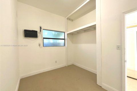 Villa ou maison à louer à Hollywood, Floride: 1 chambre, 28.99 m2 № 1893562 - photo 17