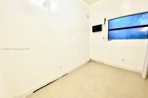 Villa ou maison à louer à Hollywood, Floride: 1 chambre, 28.99 m2 № 1893562 - photo 13