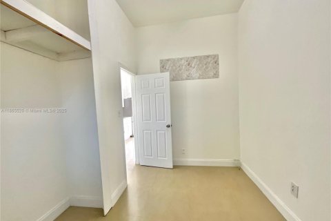 Villa ou maison à louer à Hollywood, Floride: 1 chambre, 28.99 m2 № 1893562 - photo 18