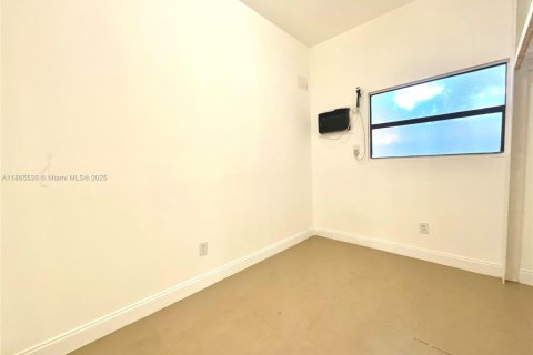 Villa ou maison à louer à Hollywood, Floride: 1 chambre, 28.99 m2 № 1893562 - photo 15