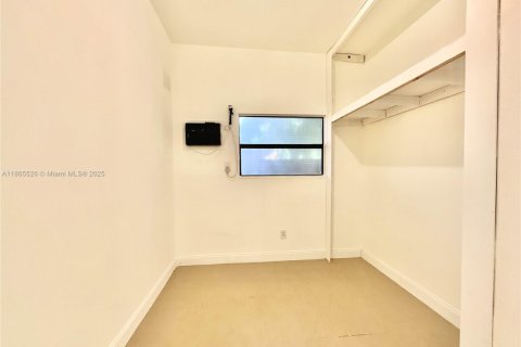 Villa ou maison à louer à Hollywood, Floride: 1 chambre, 28.99 m2 № 1893562 - photo 16