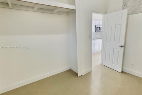 Villa ou maison à louer à Hollywood, Floride: 1 chambre, 28.99 m2 № 1893562 - photo 20