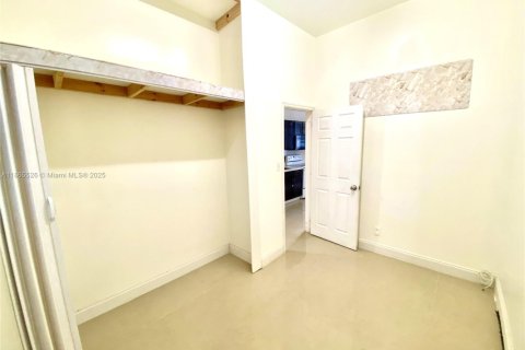 Villa ou maison à louer à Hollywood, Floride: 1 chambre, 28.99 m2 № 1893562 - photo 11