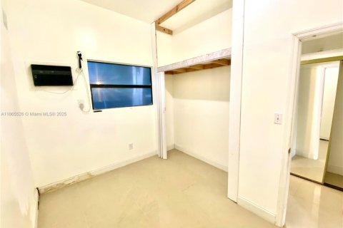 Villa ou maison à louer à Hollywood, Floride: 1 chambre, 28.99 m2 № 1893562 - photo 12