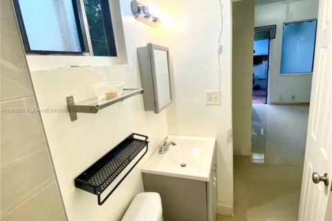 Villa ou maison à louer à Hollywood, Floride: 1 chambre, 28.99 m2 № 1893562 - photo 8