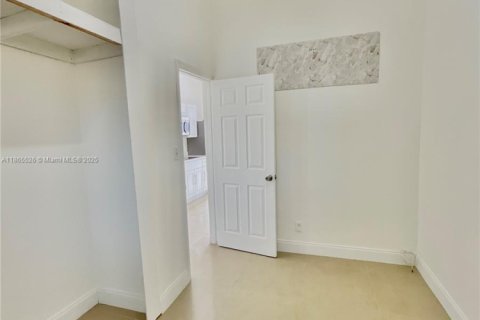 Villa ou maison à louer à Hollywood, Floride: 1 chambre, 28.99 m2 № 1893562 - photo 19