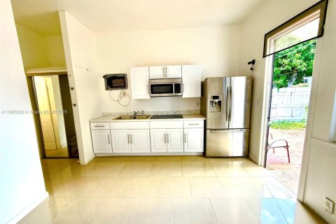 Villa ou maison à louer à Hollywood, Floride: 1 chambre, 28.99 m2 № 1893562 - photo 1