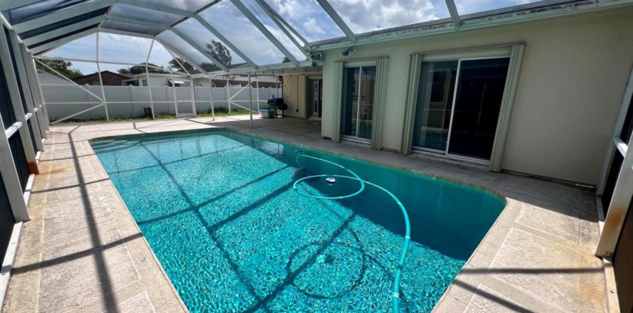 Casa en Lake Worth, Florida 3 dormitorios, 145.76 m2 № 1121147