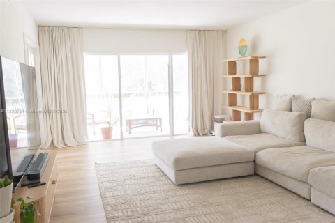 Condominio en venta en Pompano Beach, Florida, 2 dormitorios, 102.19 m2 № 1954267 - foto 11