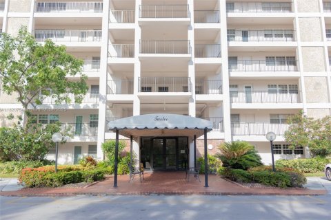 Condominio en venta en Pompano Beach, Florida, 2 dormitorios, 102.19 m2 № 1954267 - foto 1