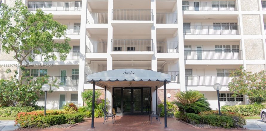 Condominio en Pompano Beach, Florida, 2 dormitorios  № 1954267