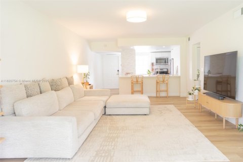 Condominio en venta en Pompano Beach, Florida, 2 dormitorios, 102.19 m2 № 1954267 - foto 2