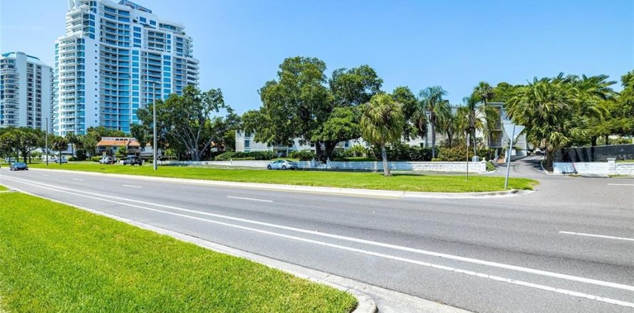 Condominio en Tampa, Florida, 2 dormitorios  № 1821023