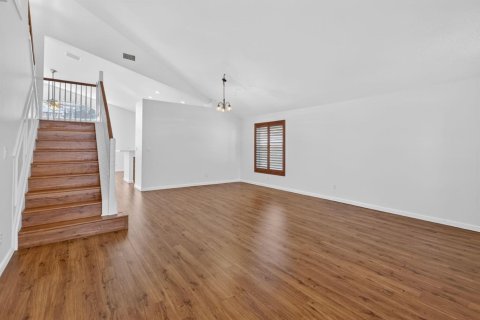 House in Stuart, Florida 4 bedrooms, 206.06 sq.m. № 2348542 - photo 10