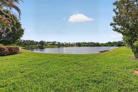 House in Stuart, Florida 4 bedrooms, 206.06 sq.m. № 2348542 - photo 5