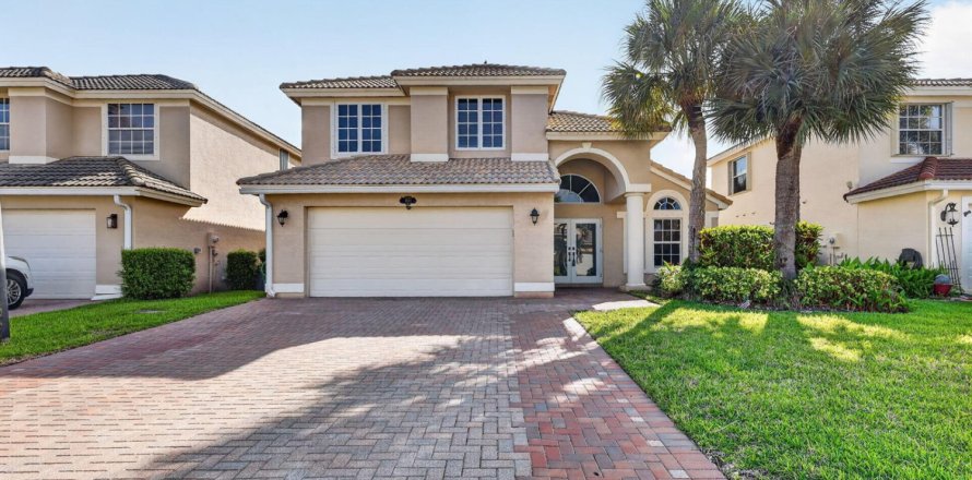 House in Stuart, Florida 4 bedrooms, 206.06 sq.m. № 2348542