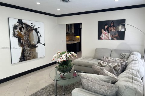 House in Miami, Florida 4 bedrooms, 204.76 sq.m. № 1949396 - photo 28