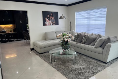 House in Miami, Florida 4 bedrooms, 204.76 sq.m. № 1949396 - photo 29