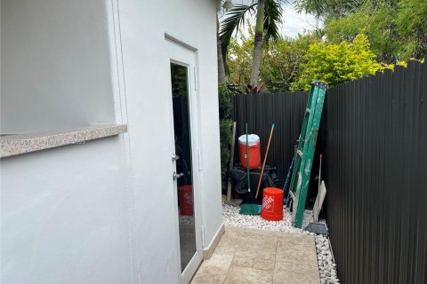 House in Miami, Florida 4 bedrooms, 204.76 sq.m. № 1949396 - photo 15