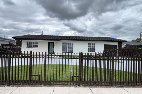 House in Miami, Florida 4 bedrooms, 204.76 sq.m. № 1949396 - photo 4