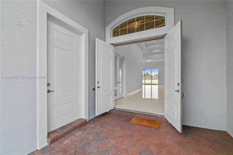 House in Davie, Florida 5 bedrooms, 479 sq.m. № 2261040 - photo 8