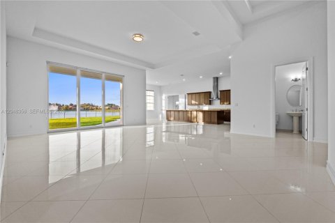 House in Davie, Florida 5 bedrooms, 479 sq.m. № 2261040 - photo 11
